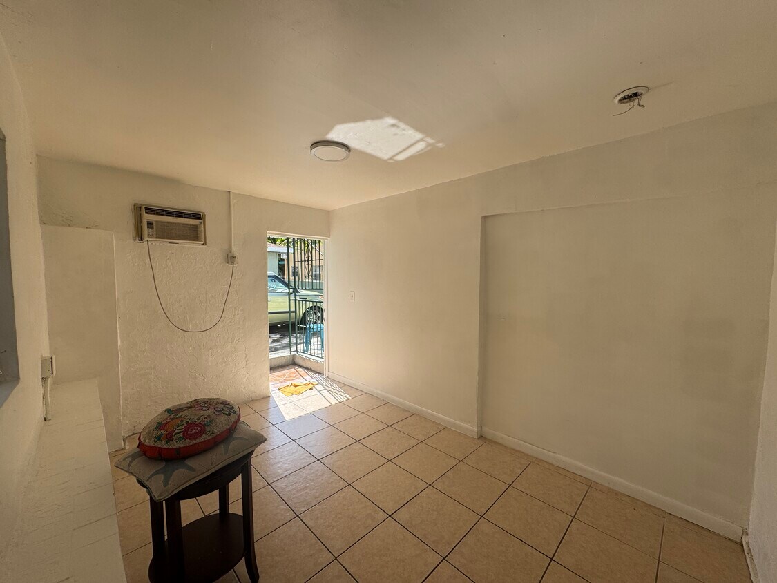 Foto principal - 3104 NW 21st Ave