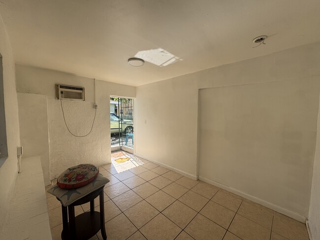 Building Photo - 3104 NW 21st Ave