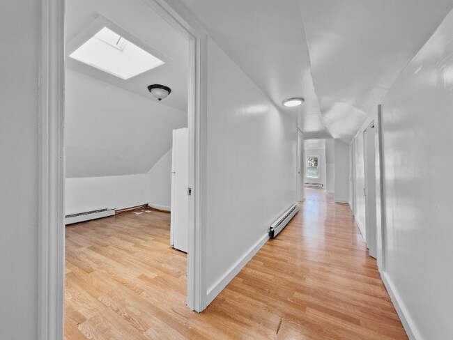 Foto del edificio - 76 Elmwood Rd