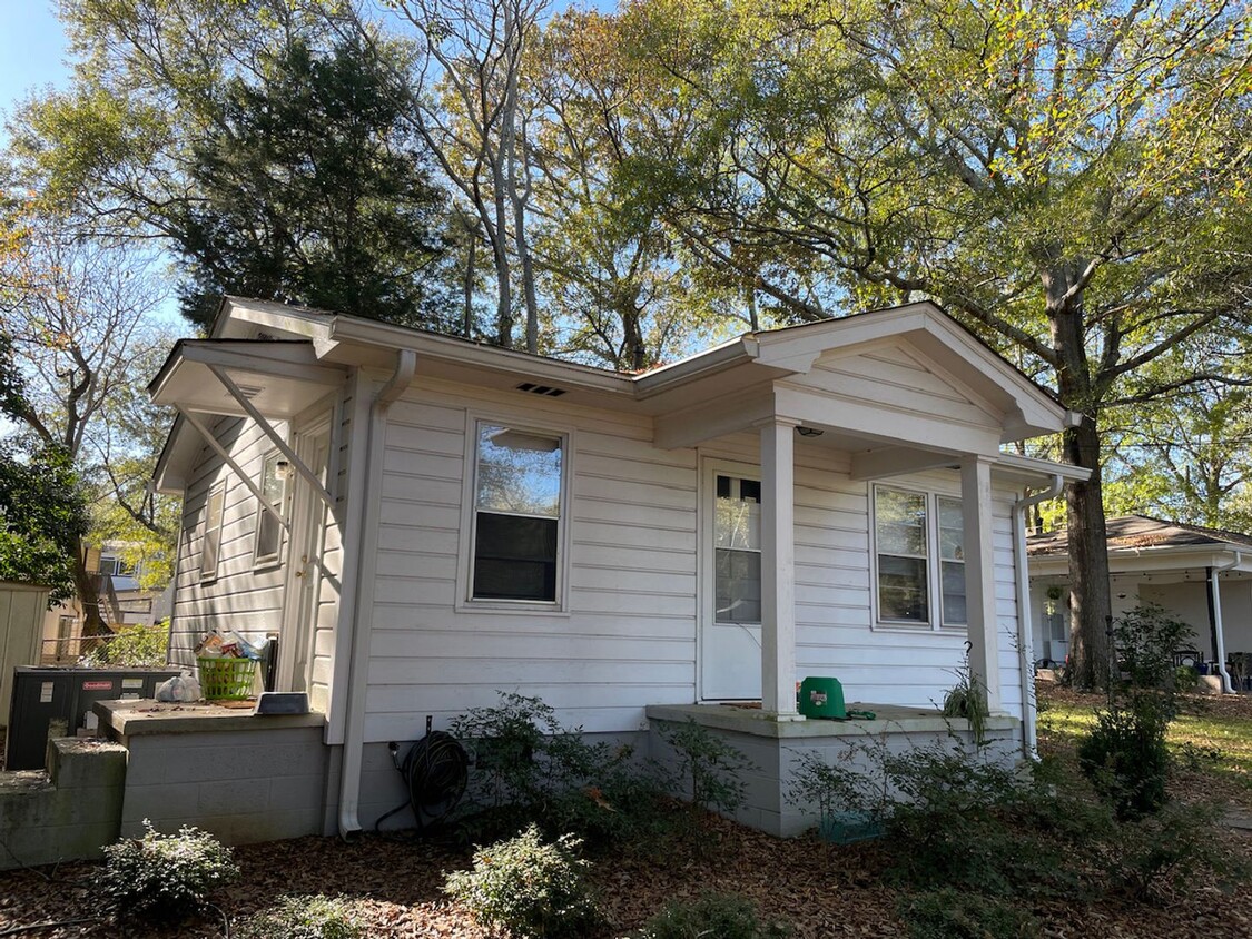 Foto principal - Cozy 1BR Normaltown Home
