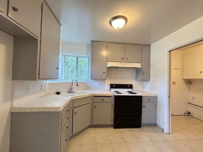 Foto del edificio - Adorable 2 Bed 1 Bath Duplex Unit in Orange Near Old Towne Orange