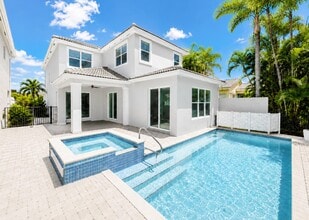 Building Photo - 207 Isle Verde Way