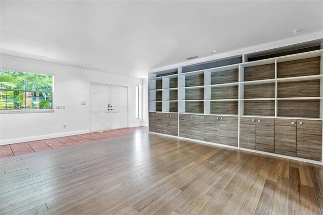 Building Photo - 13820 SW 82nd Ave