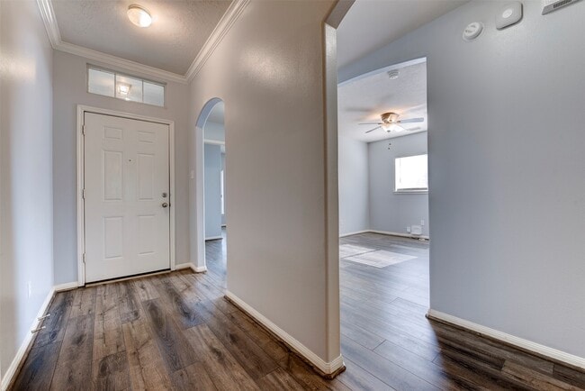 Building Photo - 6411 Silver Shade Dr