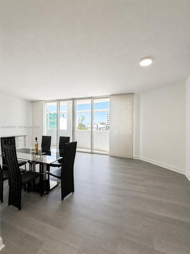 Foto del edificio - 6580 Indian Creek Dr