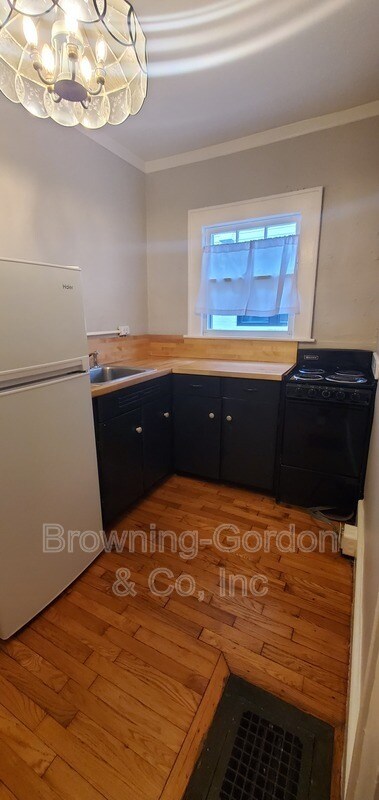 Building Photo - 2609 Sunset Pl