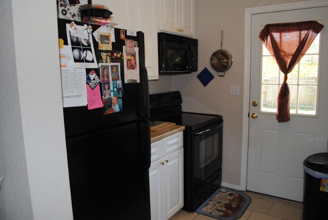 Foto del edificio - 21463 Mallory Ave