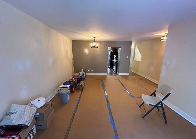 Building Photo - 386B Chauncey St