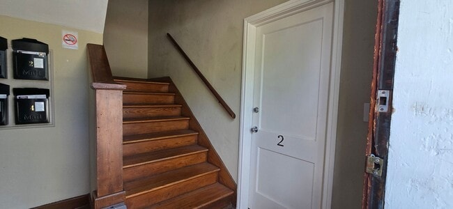 Building Photo - Riverside Downstair Apartment