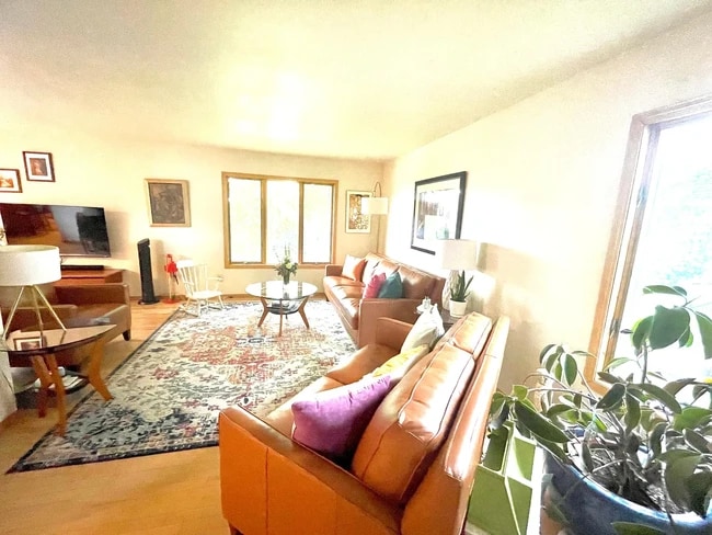 Foto del edificio - 3303 Prairie Rd