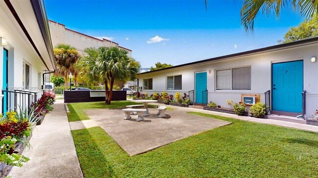 Foto del edificio - 2499 SW 27th St