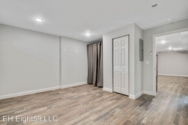Building Photo - Large one Bed First Floor