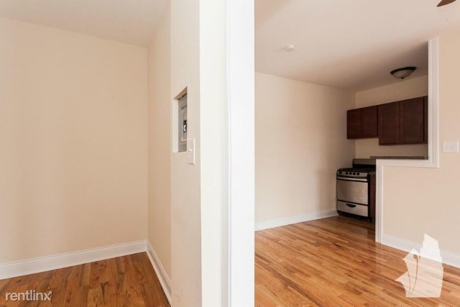 Building Photo - 1157 W Diversey Pkwy