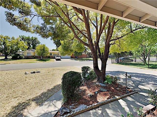 Primary Photo - 2428 Drayton Dr