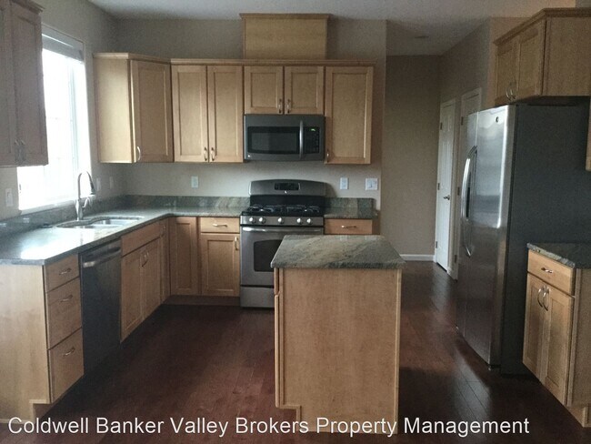 Foto del edificio - 4 br, 2.5 bath House - 2642 Newton St