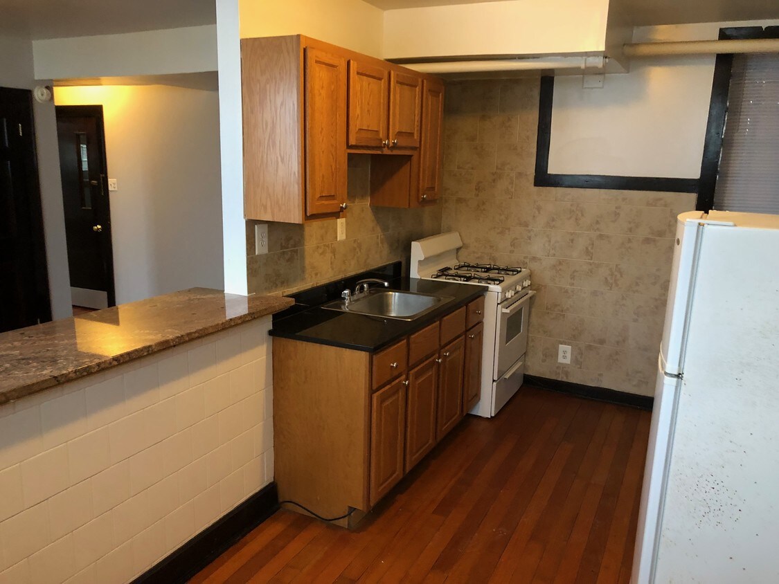 Foto principal - 5039 N Springfield Ave