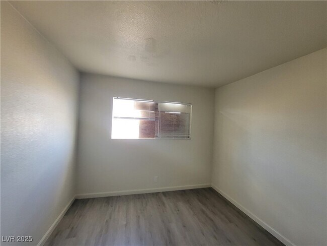 Foto del edificio - 3749 Ponderosa St