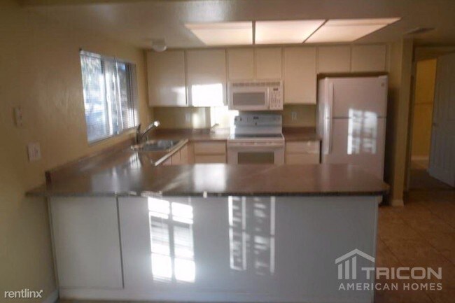 Building Photo - 1113 W Runion Dr