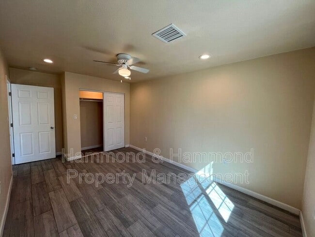 Building Photo - 12110 Bromont Ave