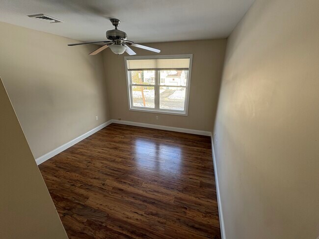 Foto del edificio - 60 Lynbrook Dr