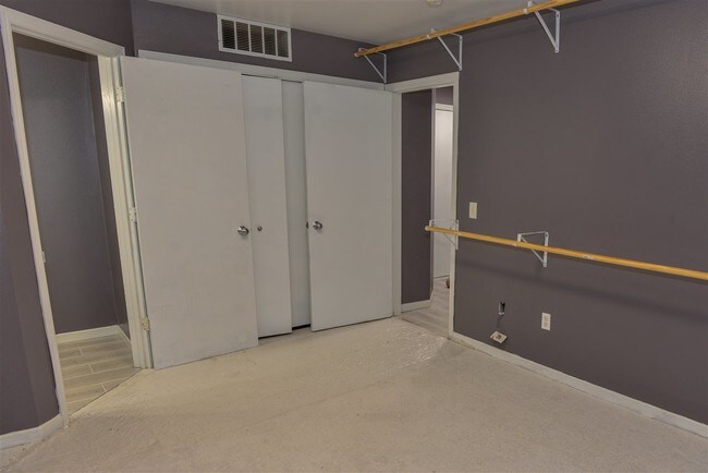 Building Photo - 3125 Prospect Dr