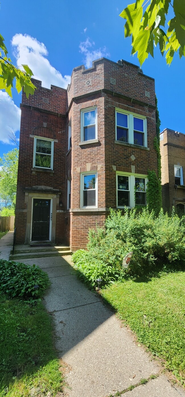 Building Photo - 2018 Lake St