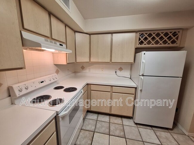 Building Photo - 829 Camargo Way