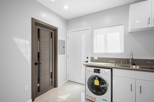 Foto del edificio - 13689 Bracken St