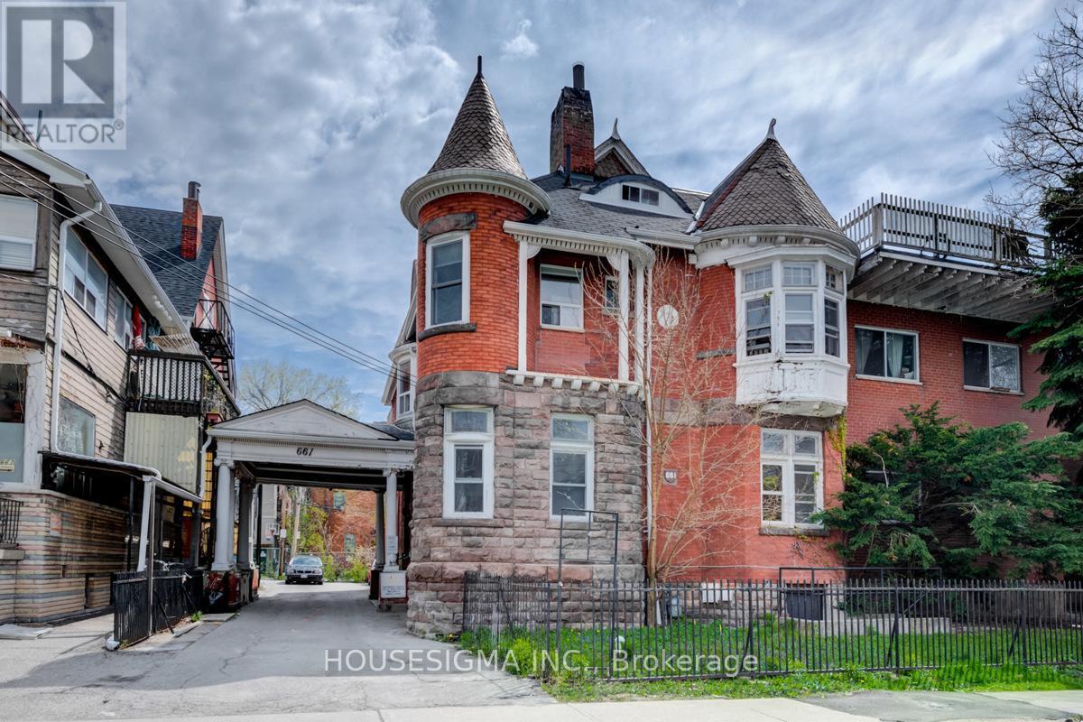 Primary Photo - 661-661 Huron St