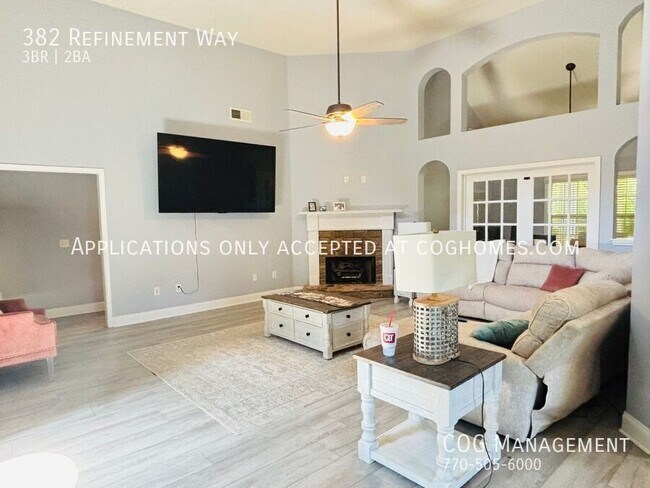 Building Photo - 382 Refinement Way