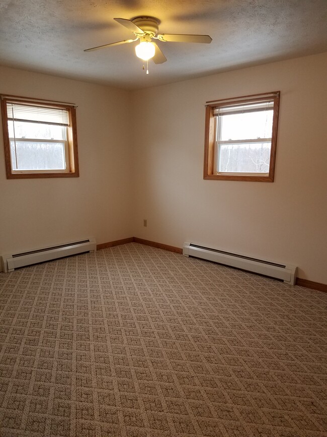 Building Photo - 12866 Raymond Dr