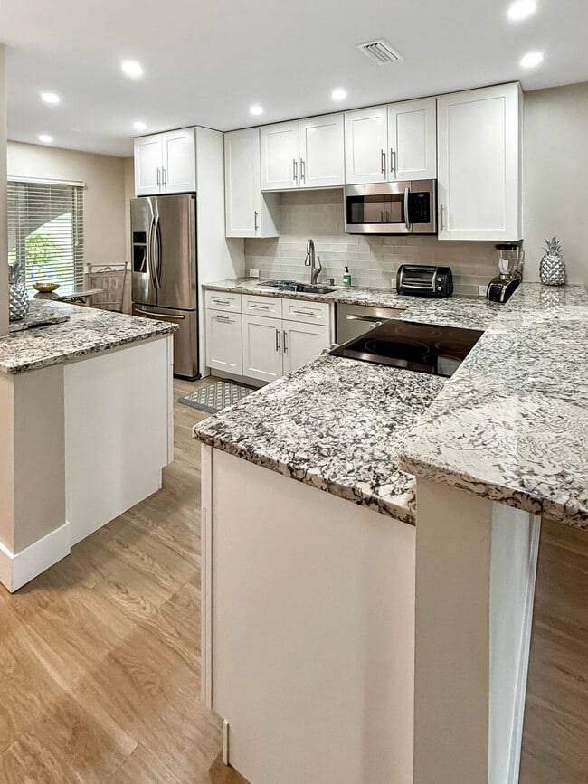 Building Photo - 13916 Viale Elizabeth