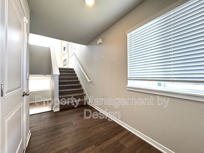 Building Photo - 9788 Crestview Dr