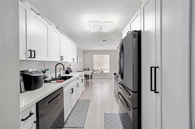 Foto del edificio - 17095 NW 23rd St