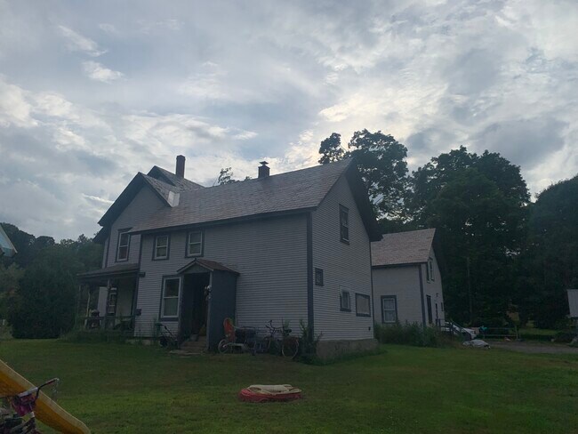 Foto del edificio - 1063 Marlboro Rd