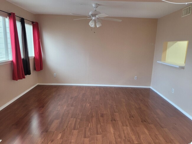 Building Photo - 306 Out Yonder