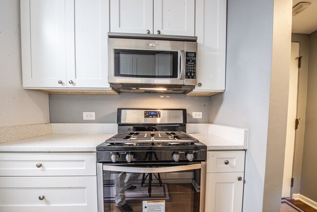 Building Photo - 5101 Carriage Way Dr