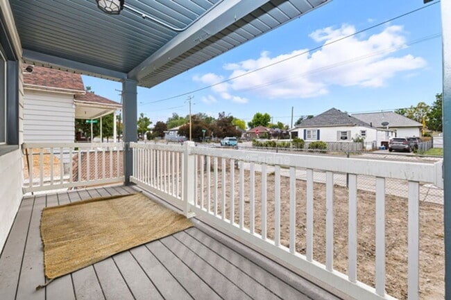 Photo - 486 2nd Ave House