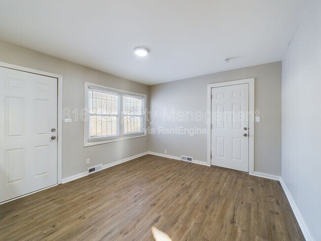 Foto del edificio - 11404 Eastern Ave