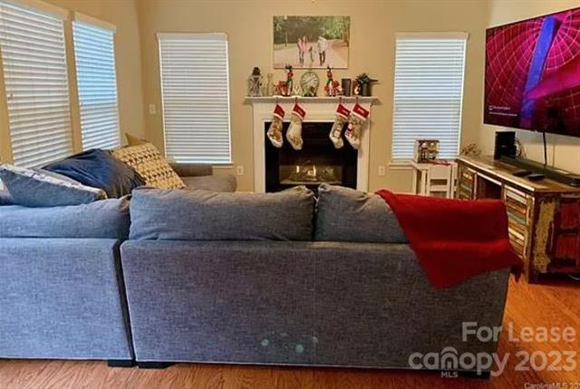 Building Photo - 9452 Willow Tree Ln