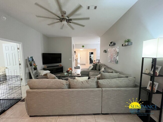 Building Photo - Sought after Stunning 3 Bedroom Home in Sh...
