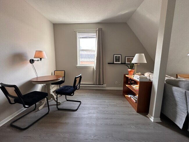 Foto del edificio - 1432 W Kilbourn Ave