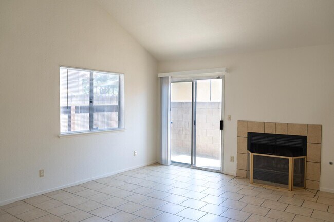 Foto del edificio - 7010 N Thorne Ave