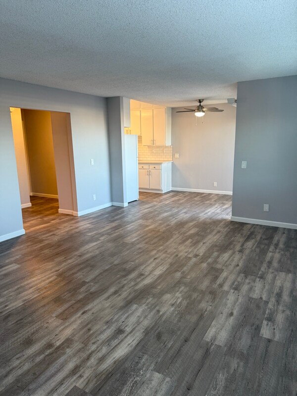 Foto principal - 966 W 11th St