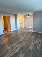 Building Photo - 966 W 11th St