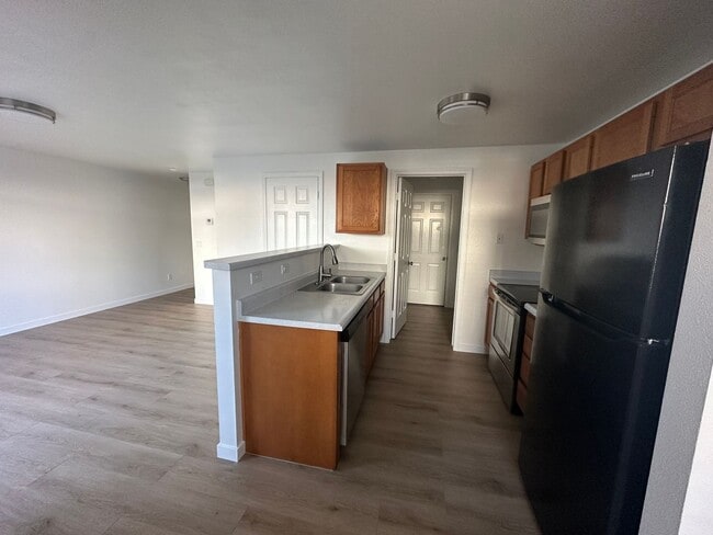 Foto del edificio - 3954-3958 Village Dr