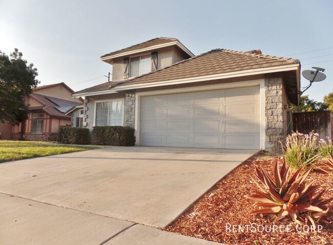 Building Photo - 5 Bedroom Home For Rent in Palmdale