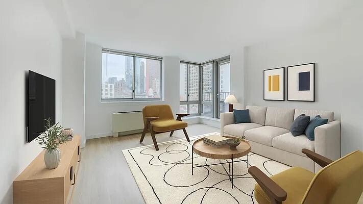 Foto principal - 438 W 37th St