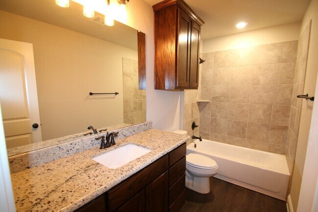 Foto del edificio - 1325-1329 White Sand Dr.