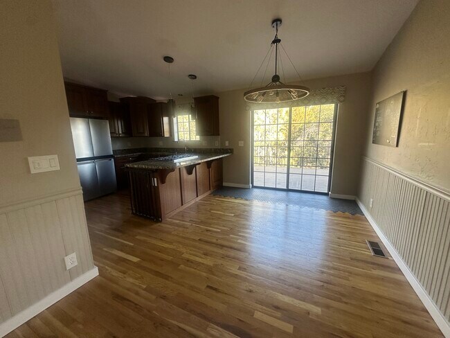 Foto del edificio - 1796 Rolling Hills Dr